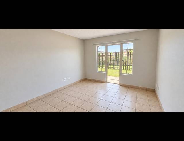 1 BEDROOM TOWNHOUSE FOR SALE IN KOSMOSDAL
